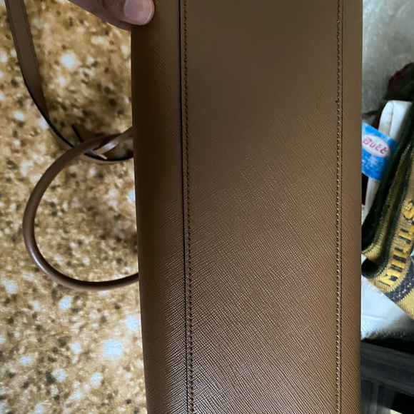 I have the duster bag,Prada shopper, tag and authentication card. - Picture 1 of 7